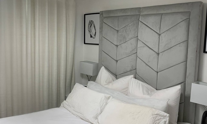 Stanford-le-Hope Casa | A BYK luxury new home that sleeps 2 - 8 people