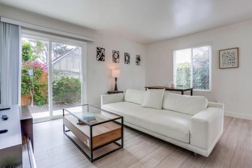Village of La Jolla Casa | A-C 3 Blocks to Ocean Downtown La Jolla Remodel