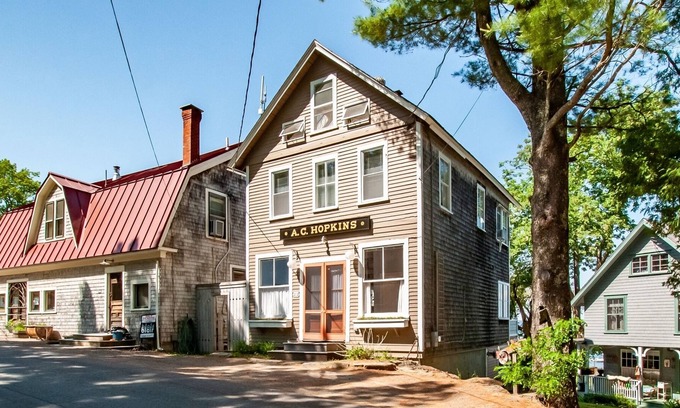 Bayside Cabina | A.C. HOPKINS COTTAGE - Town of Northport - Bayside Village