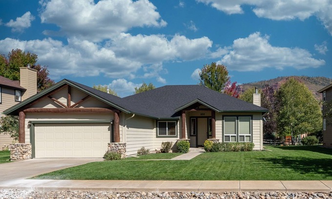 Dalton Ranch Casa | ¡4 dormitorios, 2 baños con sala de juegos!