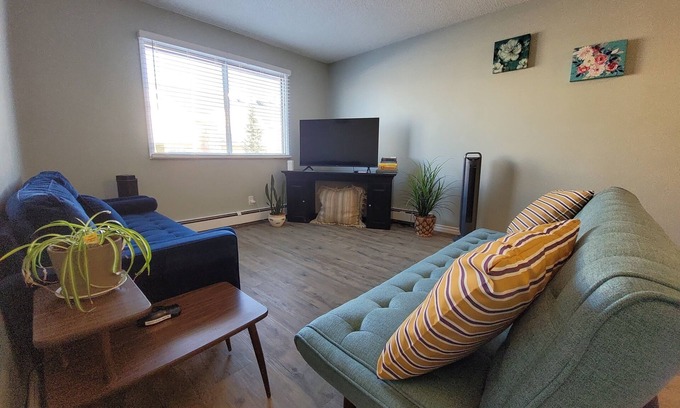 West Edmonton Apartamento | A/C in bdrm✅️COMMONWEALTH Stadium✅️ROGERS Place✅️Queen-twin-foldout✅️Expo Centre