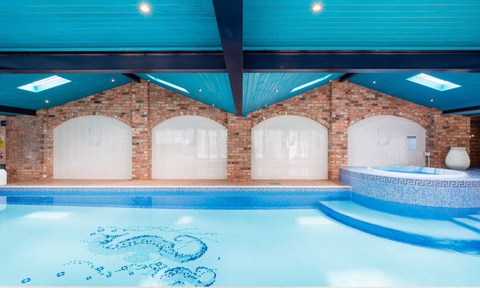 Deerhurst Casa | A Calm, Cosy and Idyllic break with Swimming Pool, Jacuzzi and Sauna!