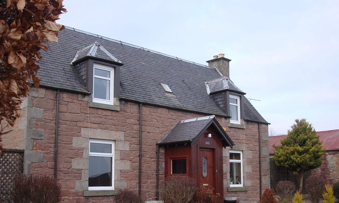 Kinmylies Otro | Una casa de piedra centenaria con jardín privado y excelentes vistas de Inverness