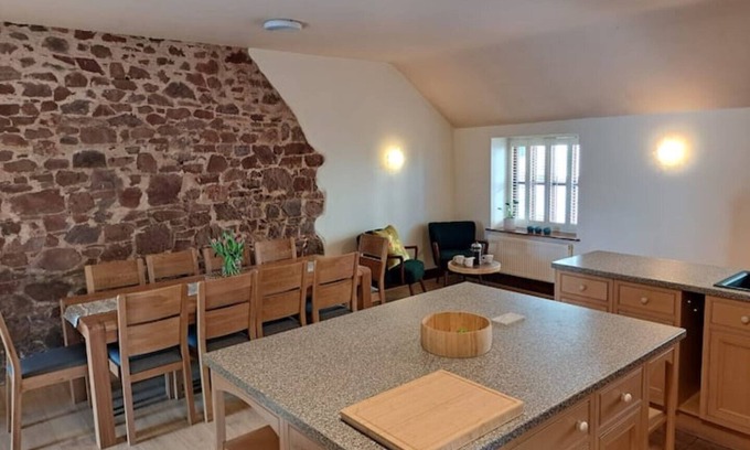 Fiddington Cabaña | A charming 4 bedroom cottage with plenty of space to relax.