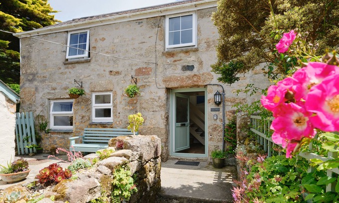 Chysauster Cabaña | A charming and spacious cottage in rural St Ives