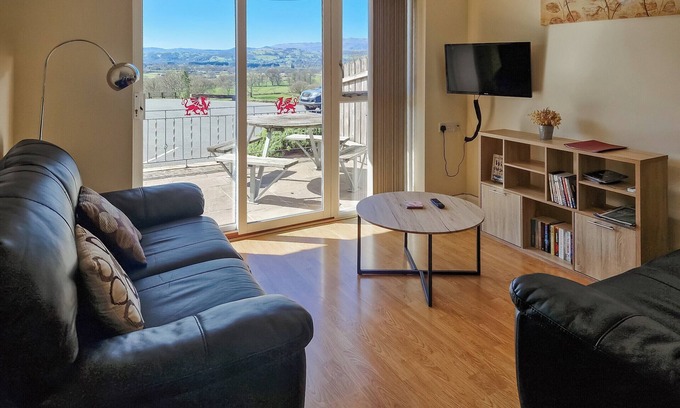 Cwmtirmynach Cabaña | A charming cottage near Bala, offering private access to scenic farm walks.