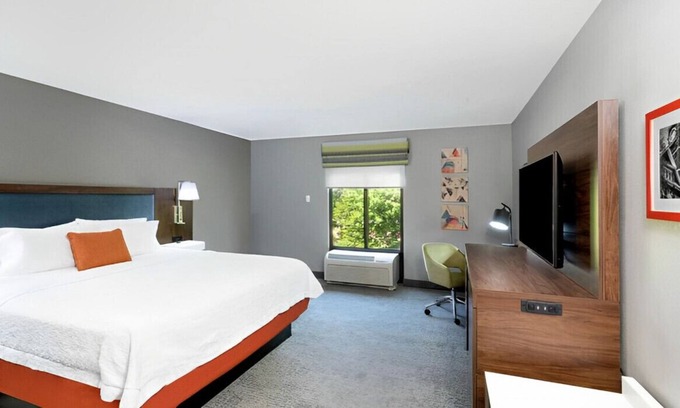 Opelika Casa | A Charming King Bed! With Free Breakfast