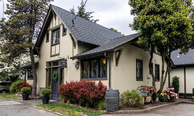 Portage Bay Cabaña | Restaurada de dos pisos Carriage House en el corazón de Seattle!