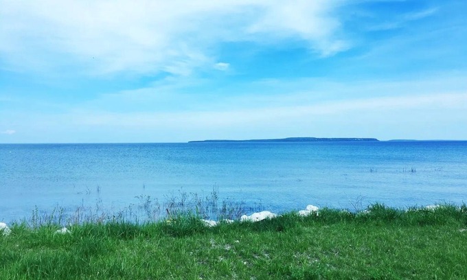 St Ignace Apartamento | A charming loft-style studio on the shore of Lake Huron