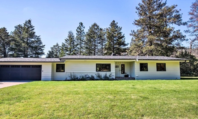 Missoula Casa | A charming riverfront 3-bedroom house bordering the Clark Fork River.