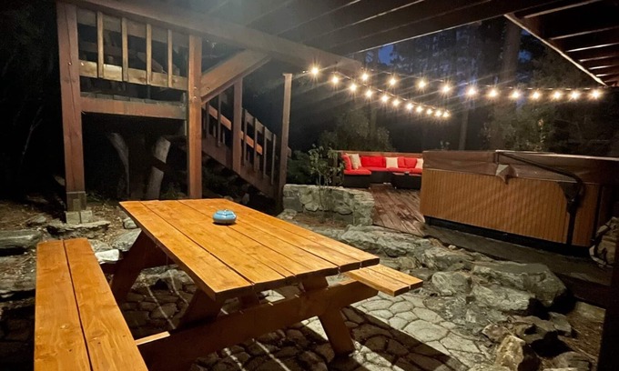 Pine Mountain Club Cabina | A cheerful cabin in the serenity of the mountains