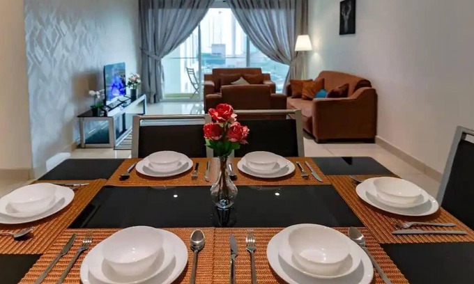 Taman Century Apartamento | A Chic 3BR KSL Desplanade Residence, Free Parking