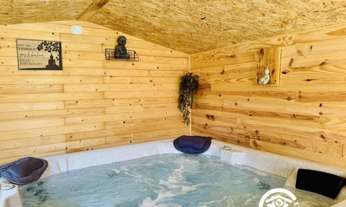 Trebes Casa | A cocooning getaway just 10' from the medieval city of Carcassonne for a pure stay.
