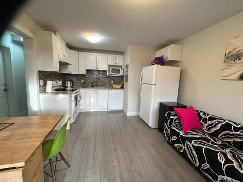 New Westminster Casa | A Comfortable 1Bedroom Suit with Seperate Entrance