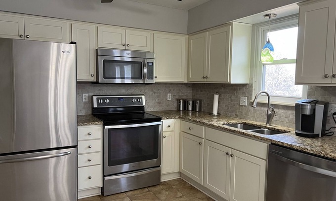 Lee's Summit Casa | A comfortable quiet place