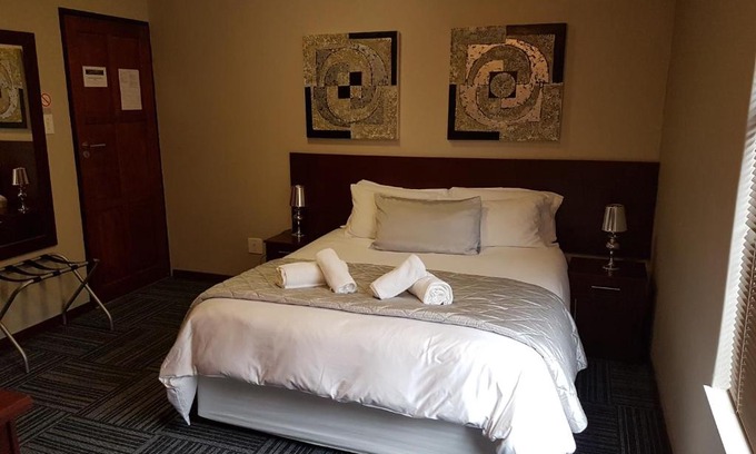 Brandwag Casa | A Contempo Guesthouse