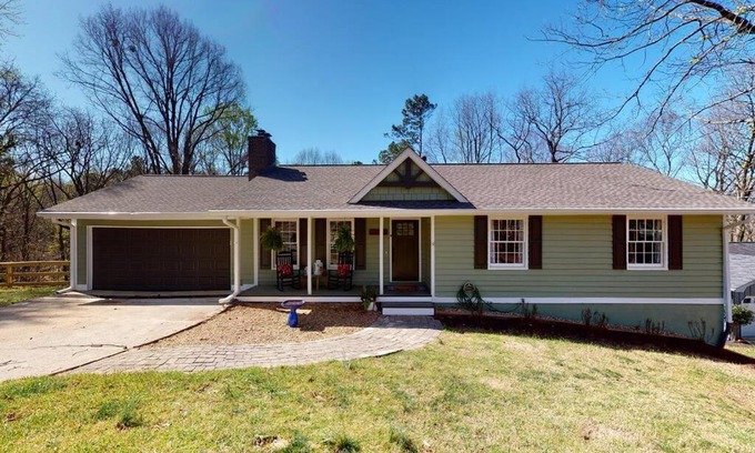 Gainesville Casa | A COOL CHANGE TOO - Home on Lake Lanier with a dock