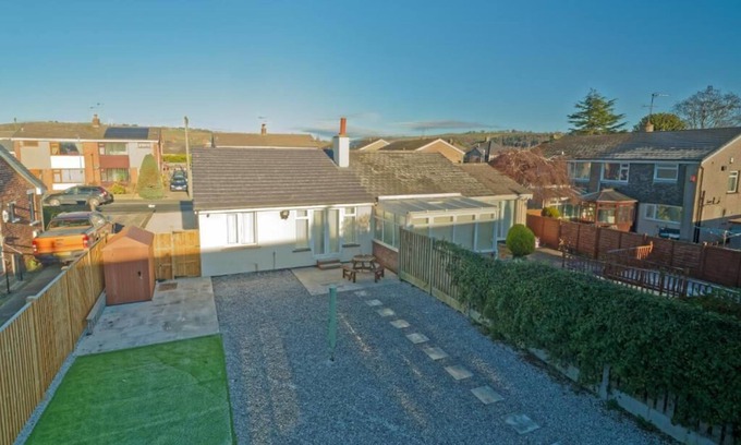 Ogden Casa | A cosy but modern bungalow with large secured & private garden.