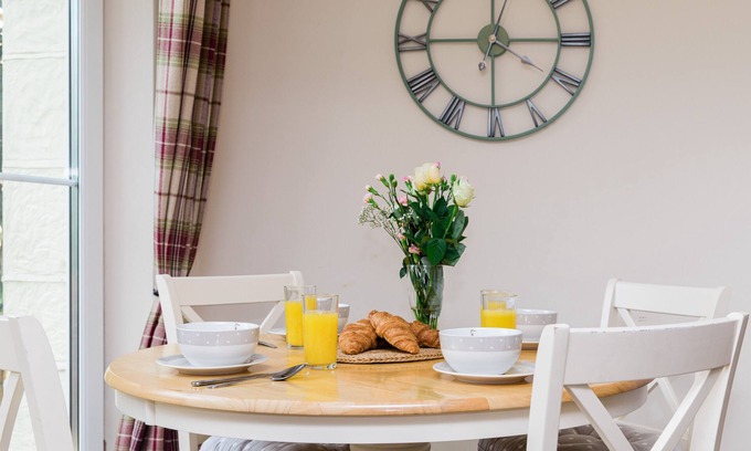 Shanklin Cabaña | A cosy cottage in Shanklin Old Town with 15% off Red Funnel travel.