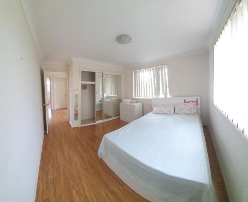 Warwick Farm Casa | A cosy private bedroom for you (2)
