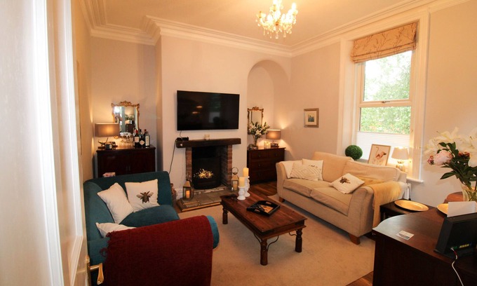 Carlisle Cabaña | A cottage that sleeps 8 guests in 4 bedrooms