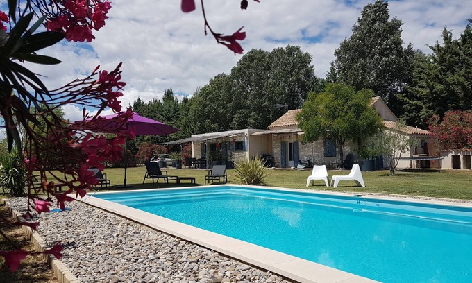 Beaucaire Villa | Una casa de campo en el corazón de la Provenza con piscina privada.