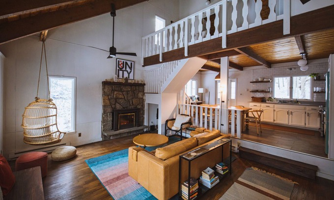 Denver Chalet De Esquí | A cozy, 1970’s chalet nestled in the Catskills just outside Roxbury.