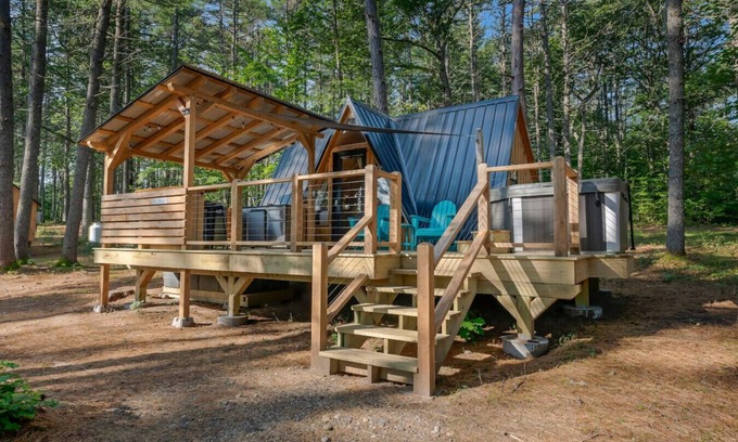 Oxford Cabina | A Cozy A-Frame Escape with Hot Tub