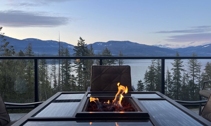 Blind Bay Casa | A Cozy And Modern Retreat On Shuswap Lake
