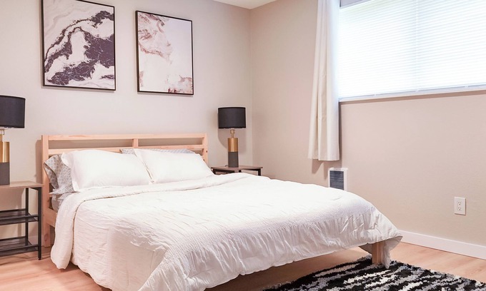 South Tacoma Casa | A cozy and peaceful centrally Located Triplex 2BD, 1.5 BA