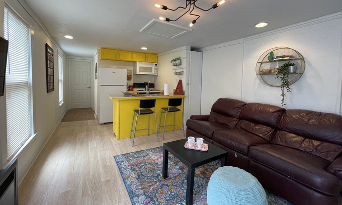 Northwest Los Angeles Heights Casa | A Cozy Apt for 2 | On Site Free Parking