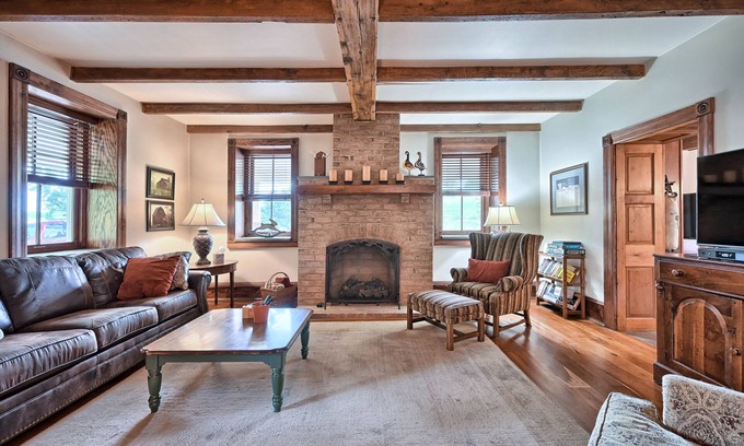 Rossville Otro | A cozy, beautifully renovated 1829 farmhouse