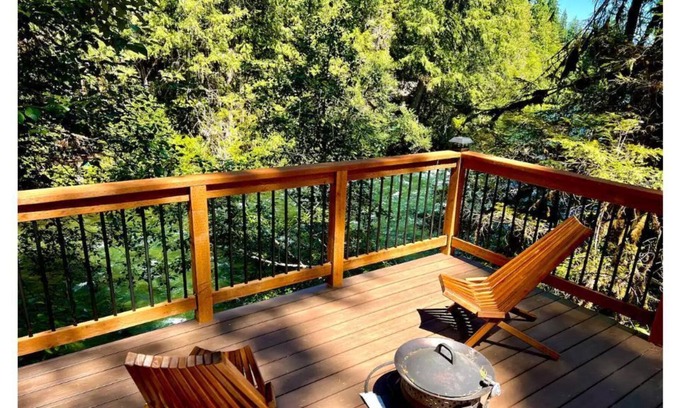 McKenzie Bridge Cabina | A cozy, comfortable cabin next to Mckenzie River