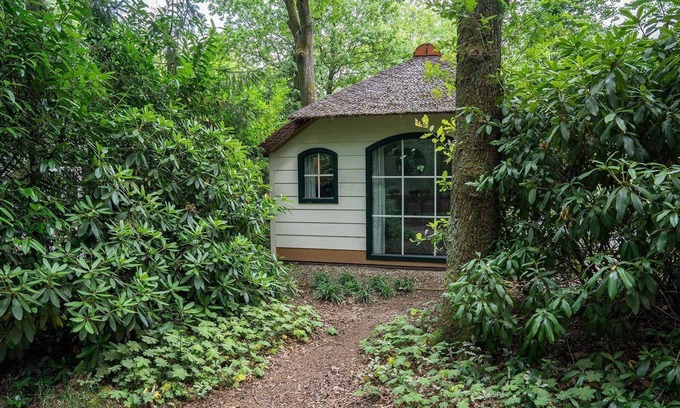 Ermelo Casa | A cozy farmhouse-style cottage in a wooded area with plenty of privacy. Want to get away from it all and enjoy nature? This is possible in this comfortable 4-person accommodation at the Heivlinder near the Speulder Forest and the moors of Ermelo!