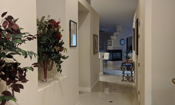 Las Vegas Casa | A cozy formal dining & Livingroom for a special occasion.