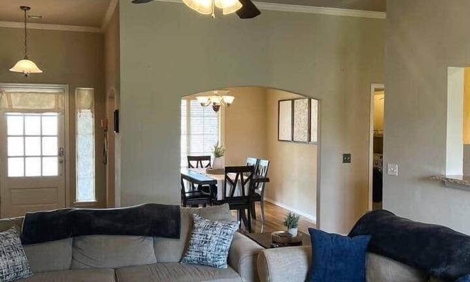 Jenks Casa | A Cozy Home, Great Location · South Tulsa