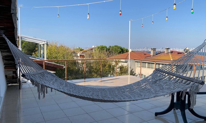Adalar Apartamento | A cozy loft on Prince Islands right across Istanbul