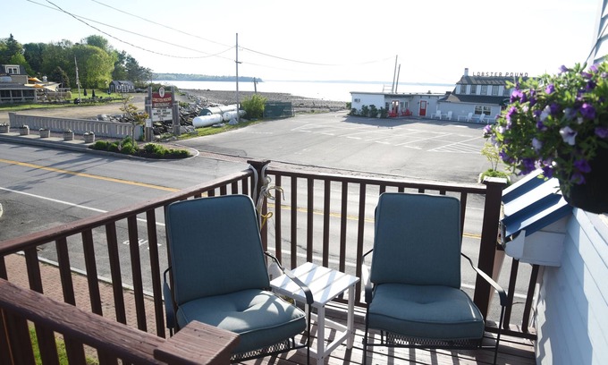 Lincolnville Cabaña | A Cozy Nautical Nest on Lincolnville Beach