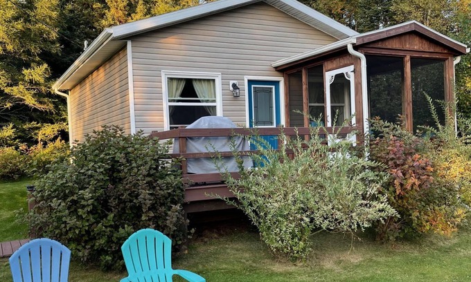 Naufrage Cabaña | A Cozy, New, Tucked Away Cottage