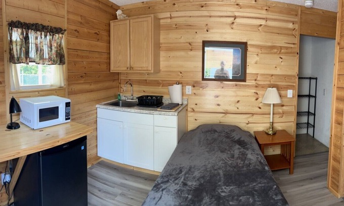 Fellowship Cabina | A Cozy Place Clothing Optional Ocala WEC 5 miles Away B