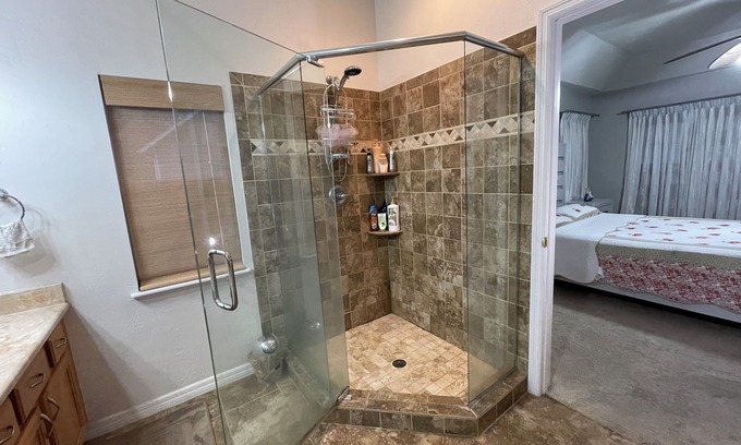 Gainesville Casa | A cozy, spacious environment to bring out your peace, and lay off your worries.