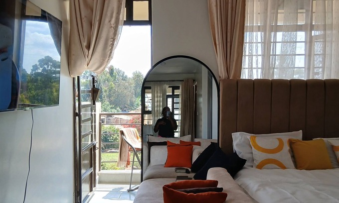 Ngong Apartamento | A cozy studio Apartment with a balcony.