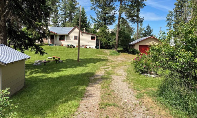 Bigfork Cabaña | Una acogedora cabaña de tres dormitorios cerca del lago Flathead