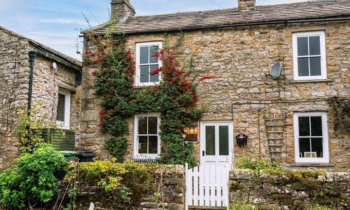 Fremington Cabaña | A dales bolthole & quintessential country cottage – cosy, appealing & in an idyllic rural setting
