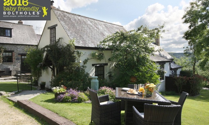 Boncath Cabaña | A delightful two bedroom cottage with exceptional indoor leisure facilities