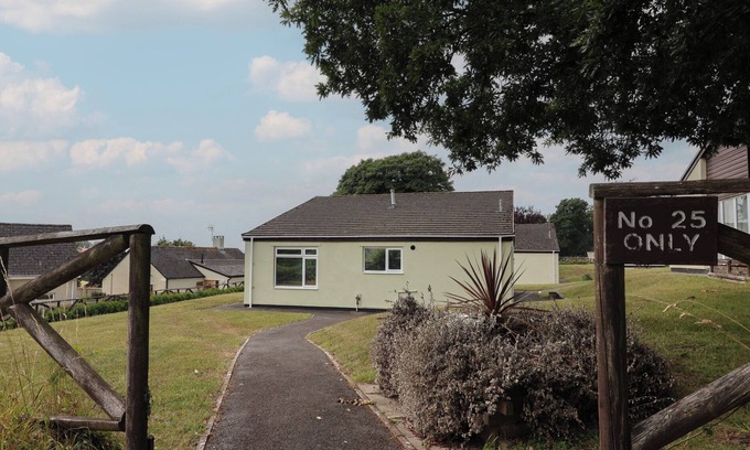 Heligan Cabaña | A DEVON DEN AT HARCOMBE HOUSE, family friendly in Chudleigh