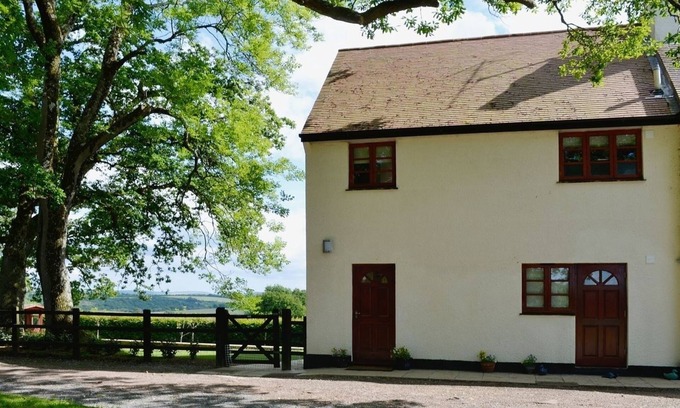 Sticklepath Cabaña | Stunning 2-Bed Cottage