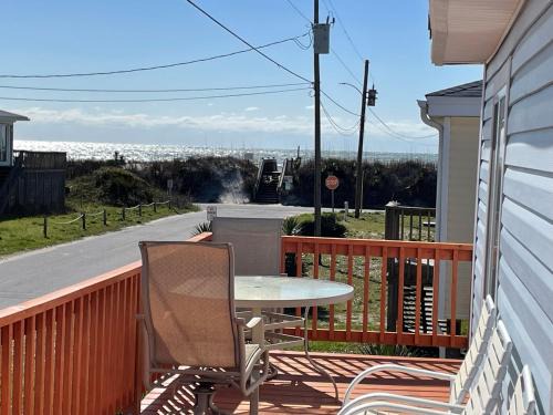 North Topsail Beach Casa | A Drunken Parrots Beach Side Paradise