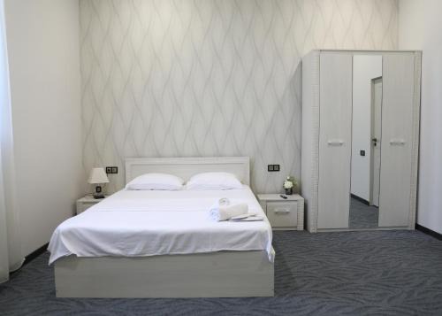 Erebuni Hotel | A e k a hotel Y V N
