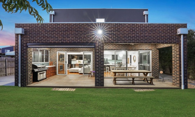 Portarlington Casa | A family sized beach house just 2 mins from the beach and 1.6km from town.